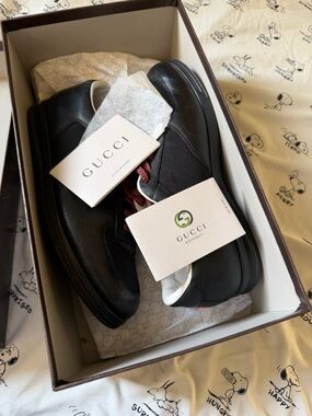 authentic Gucci Black Leather Men’s Low-Top Sneakers with Red & Green Accents